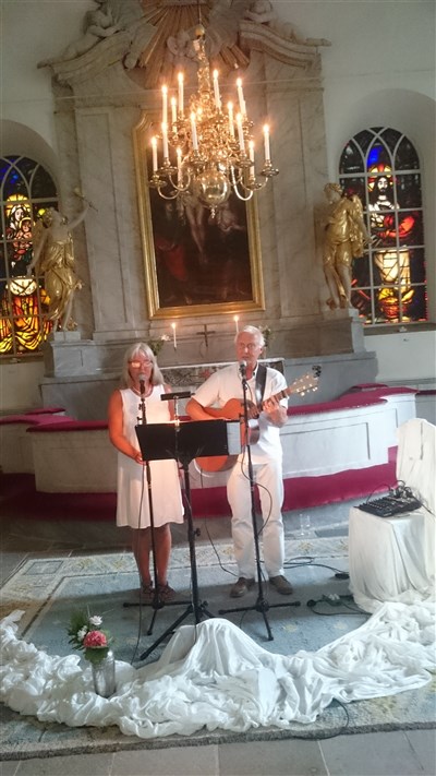 Clas och Christina Weiberg, Tillinge kyrka